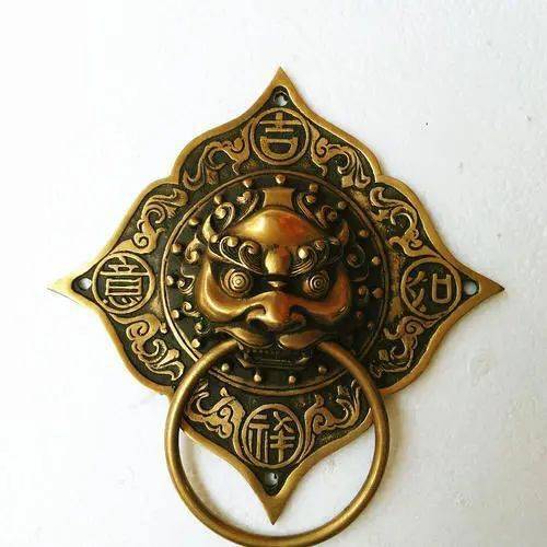 古代大门上总有个怪兽嘴里叼个 环 ,有何作用 古人习俗之谈